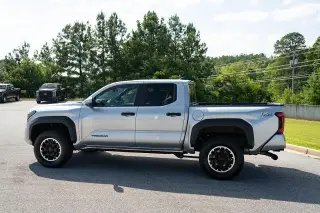 Toyota Tacoma 2024 4x4 SR5 4 puertas Double Cab 5.0 pies SB