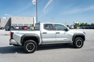 Toyota Tacoma 2024 4x4 SR5 4 puertas Double Cab 5.0 pies SB