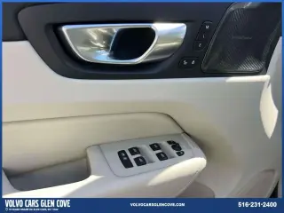 Volvo XC60 2024 AWD B5 Ultimate Tema Oscuro 4 puertas SUV