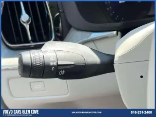 Volvo XC60 2024 AWD B5 Ultimate Tema Oscuro 4 puertas SUV