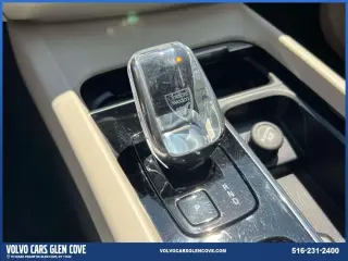Volvo XC60 2024 AWD B5 Ultimate Tema Oscuro 4 puertas SUV