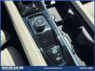 Volvo XC60 2024 AWD B5 Ultimate Tema Oscuro 4 puertas SUV