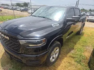 Ram 1500 2025 4x4 Big Horn 4 puertas Cabina Crew 5.6 pies. SB Pickup
