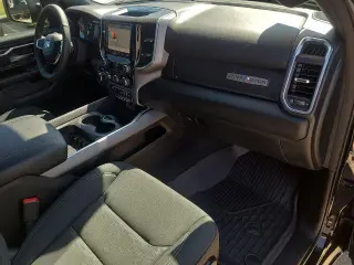 Ram 1500 2025 4x4 Big Horn 4 puertas Cabina Crew 5.6 pies. SB Pickup