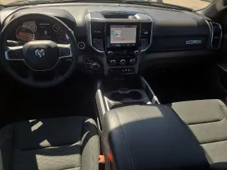 Ram 1500 2025 4x4 Big Horn 4 puertas Cabina Crew 5.6 pies. SB Pickup