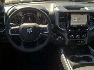 Ram 1500 2025 4x4 Big Horn 4 puertas Cabina Crew 5.6 pies. SB Pickup
