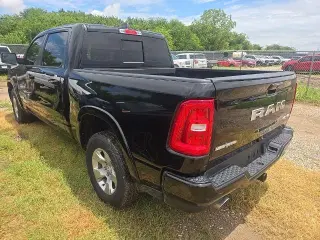 Ram 1500 2025 4x4 Big Horn 4 puertas Cabina Crew 5.6 pies. SB Pickup