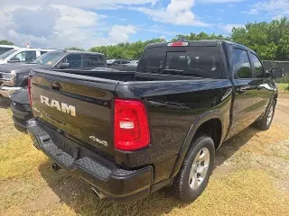 Ram 1500 2025 4x4 Big Horn 4 puertas Cabina Crew 5.6 pies. SB Pickup