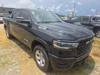 Ram 1500 2025 4x4 Big Horn 4 puertas Cabina Crew 5.6 pies. SB Pickup