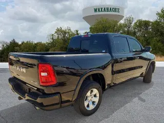 Ram 1500 2025 4x4 Big Horn 4 puertas Cabina Crew 5.6 pies. SB Pickup