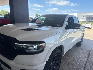 Ram 1500 2021 4x4 Limited 4 puertas Cabina doble 5.6 pies. Caja corta Pickup