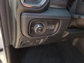 Ram 1500 2021 4x4 Limited 4 puertas Cabina doble 5.6 pies. Caja corta Pickup
