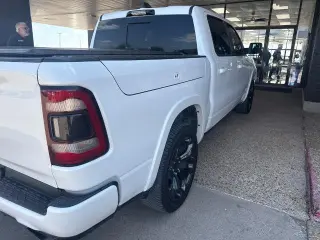 Ram 1500 2021 4x4 Limited 4 puertas Cabina doble 5.6 pies. Caja corta Pickup