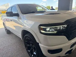 Ram 1500 2021 4x4 Limited 4 puertas Cabina doble 5.6 pies. Caja corta Pickup