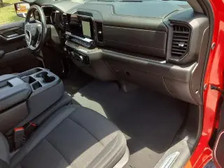 Chevrolet Silverado 1500 2024 4x4 LT 4 puertas Cabina Crew 5.8 pies. SB con 1LT