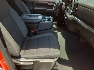 Chevrolet Silverado 1500 2024 4x4 LT 4 puertas Cabina Crew 5.8 pies. SB con 1LT