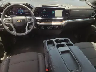 Chevrolet Silverado 1500 2024 4x4 LT 4 puertas Cabina Crew 5.8 pies. SB con 1LT