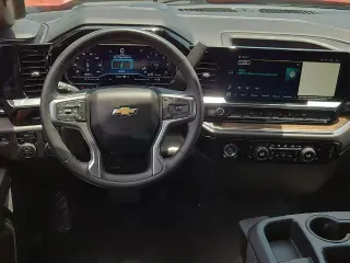 Chevrolet Silverado 1500 2024 4x4 LT 4 puertas Cabina Crew 5.8 pies. SB con 1LT