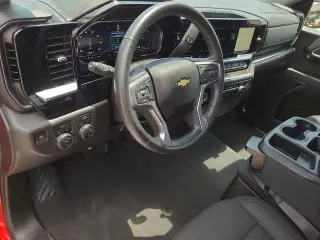 Chevrolet Silverado 1500 2024 4x4 LT 4 puertas Cabina Crew 5.8 pies. SB con 1LT