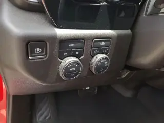 Chevrolet Silverado 1500 2024 4x4 LT 4 puertas Cabina Crew 5.8 pies. SB con 1LT