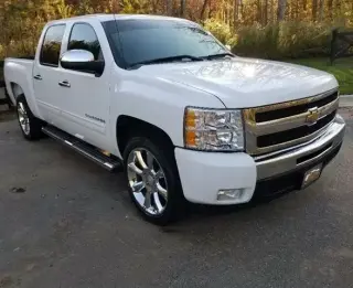 2011 CHEVROLET SILVERADO LT 4D