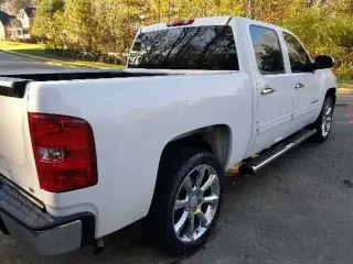 2011 CHEVROLET SILVERADO LT 4D