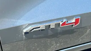 GMC Canyon 2023 4x4 AT4 4 puertas Cabina Doble 5 pies. SB
