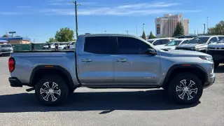 GMC Canyon 2023 4x4 AT4 4 puertas Cabina Doble 5 pies. SB