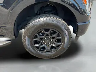 Ford F-150 2023 4x4 XLT 4 puertas SuperCrew 5.5 pies SB
