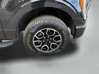 Ford F-150 2023 4x4 XLT 4 puertas SuperCrew 5.5 pies. SB