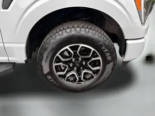 Ford F-150 2023 4x4 XL 4 puertas SuperCrew 5.5 pies. Caja corta