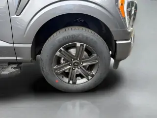 Ford F-150 2023 4x4 XLT 4 puertas SuperCrew 5.5 pies. SB