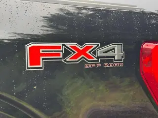 Ford F-150 2023 4x4 XLT 4 puertas SuperCrew 5.5 pies SB