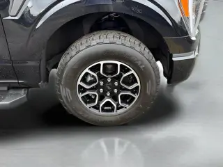 Ford F-150 2023 4x4 XLT 4 puertas SuperCrew 5.5 pies SB