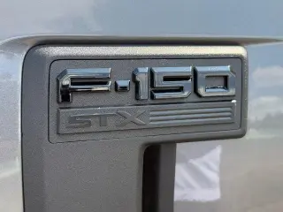Ford F-150 2025 4x4 STX 4 puertas SuperCrew 5.5 pies. SB