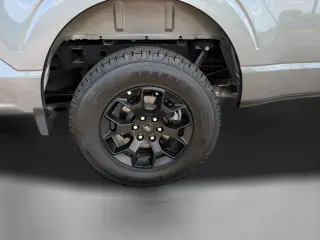 Ford F-150 2025 4x4 STX 4 puertas SuperCrew 5.5 pies. SB