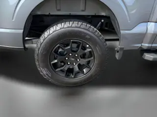 Ford F-150 2025 4x4 STX 4 puertas SuperCrew 5.5 pies. SB