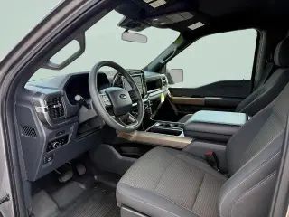 Ford F-150 2025 4x4 STX 4 puertas SuperCrew 5.5 pies. SB