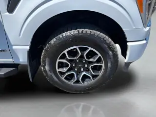 Ford F-150 2023 4x4 XLT 4 puertas SuperCrew 5.5 pies SB