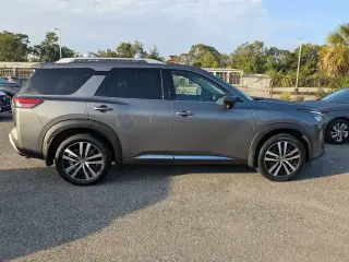 Nissan Pathfinder 2025 AWD Platinum 4 puertas SUV