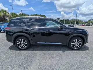 Nissan Pathfinder 2025 AWD Platinum 4 puertas SUV
