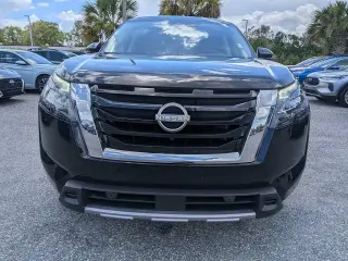 Nissan Pathfinder 2025 AWD Platinum 4 puertas SUV