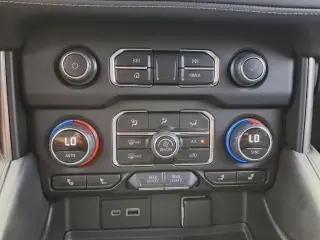 Chevrolet Suburban 2022 4x4 LT 4 puertas SUV