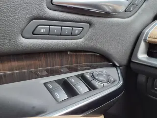 Cadillac XT4 2024 4x4 Premium Luxury 4 puertas Crossover