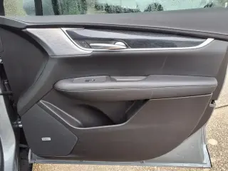 Cadillac XT5 2023 Premium Luxury 4 puertas SUV