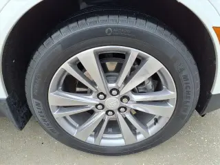 Cadillac XT5 2024 Premium Lujo 4 puertas SUV