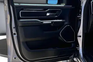 Ram 1500 2022 4x4 Laramie 4 puertas Cabina Crew 5.6 pies. Pickup SB