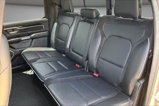 Ram 1500 2022 4x4 Laramie 4 puertas Cabina Crew 5.6 pies. Pickup SB