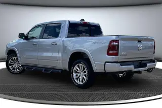 Ram 1500 2022 4x4 Laramie 4 puertas Cabina Crew 5.6 pies. Pickup SB