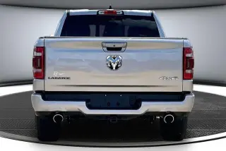 Ram 1500 2022 4x4 Laramie 4 puertas Cabina Crew 5.6 pies. Pickup SB